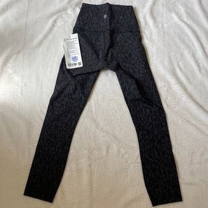 *NEW WITH TAGS* Wunder Under Tight ‘23 inch- LULULEMON SIZE 0